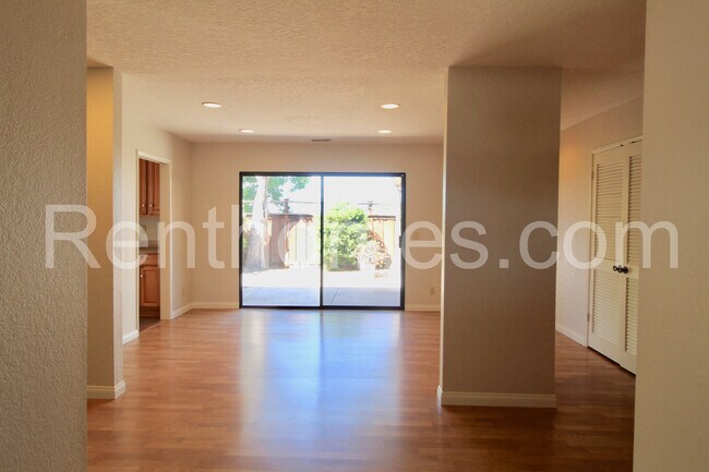 Photo - 2822 Mesa Dr