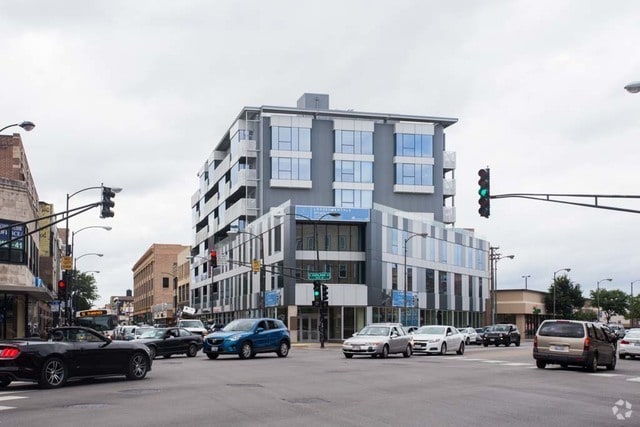 Building Photo - 1241 N Milwaukee Ave Rental