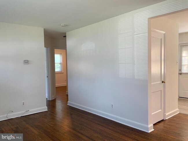 Photo - 4410 Woodfield Rd