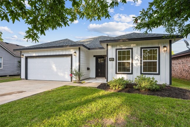 Photo - 1121 Austin St