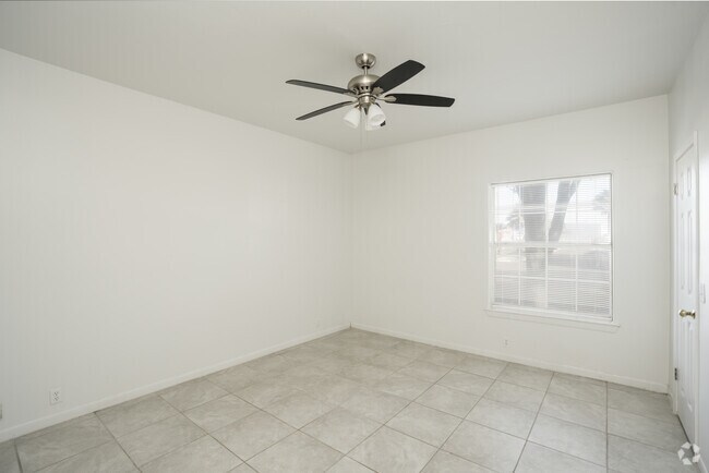 1BR, 1BA - 900SF - Bedroom