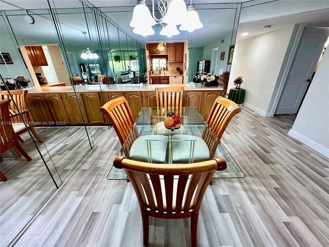 Photo - 9420 S Hollybrook Lake Dr Unidad 302