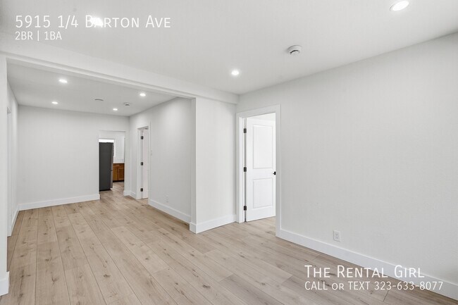 5915 1/4 Barton Ave-