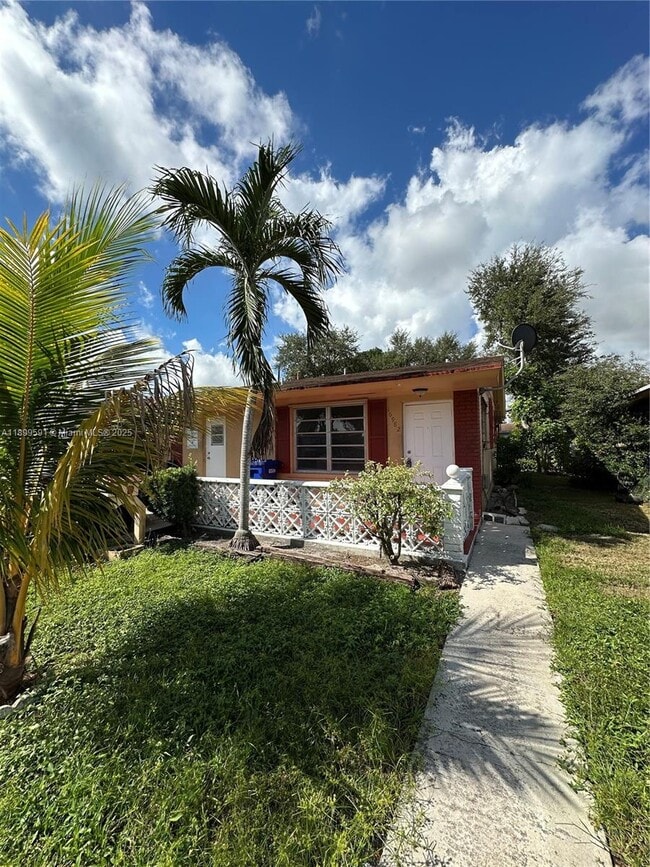Building Photo - 16980 N Miami Ave Unit 16982