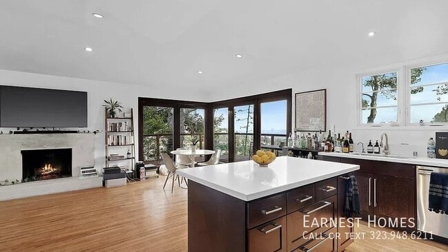Photo - 2736 Hollyridge Dr Casa
