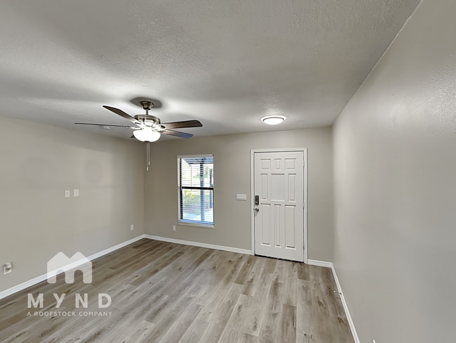 Photo - 204 S Maki Rd