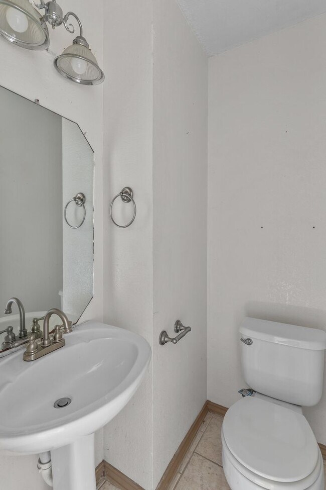 Photo - 2313 Garrett Dr