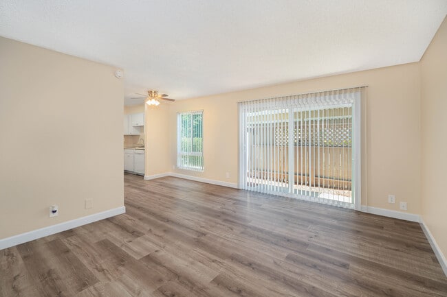 Building Photo - Creekside Oaks Rental