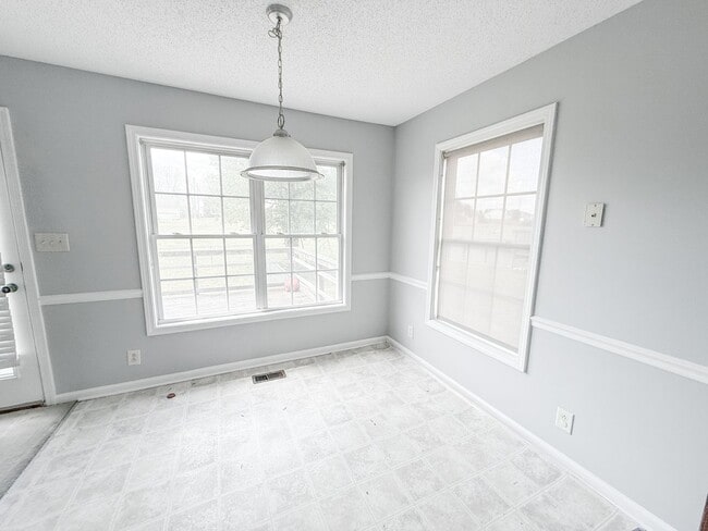 Photo - 4 Bedroom 3 Bathroom Home!