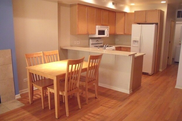 Living room - 2136 West Jackson Boulevard Unidad #1