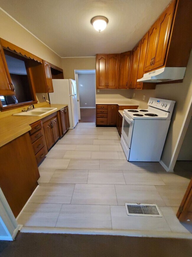 Photo - LEASING FOR AUGUST 2026