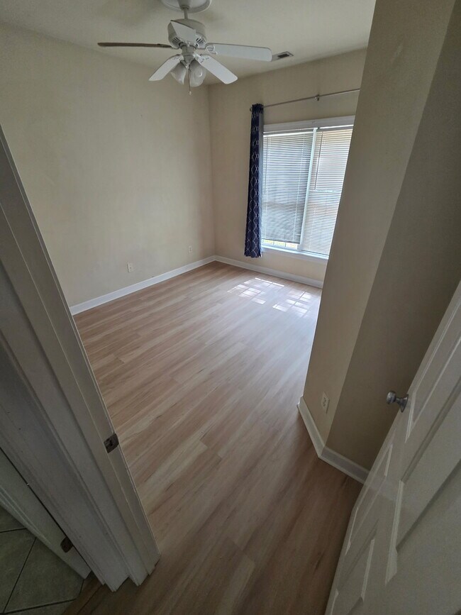 Photo - 142 Charter Dr