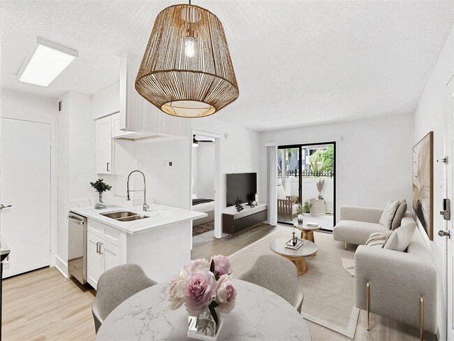 Photo - St. James Crossing