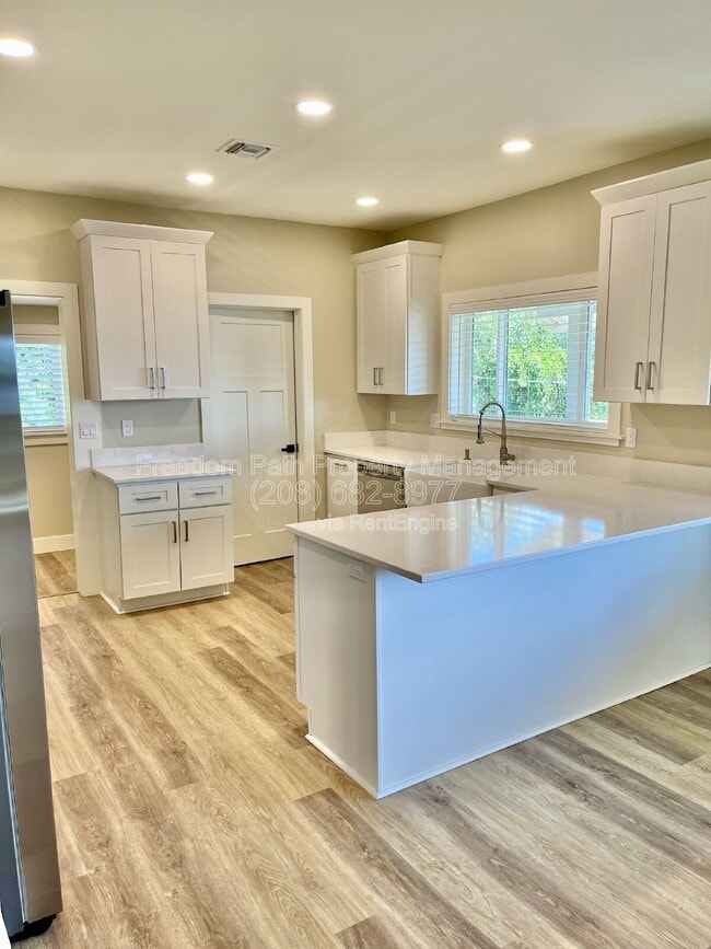 Photo - 312 Ellisport St