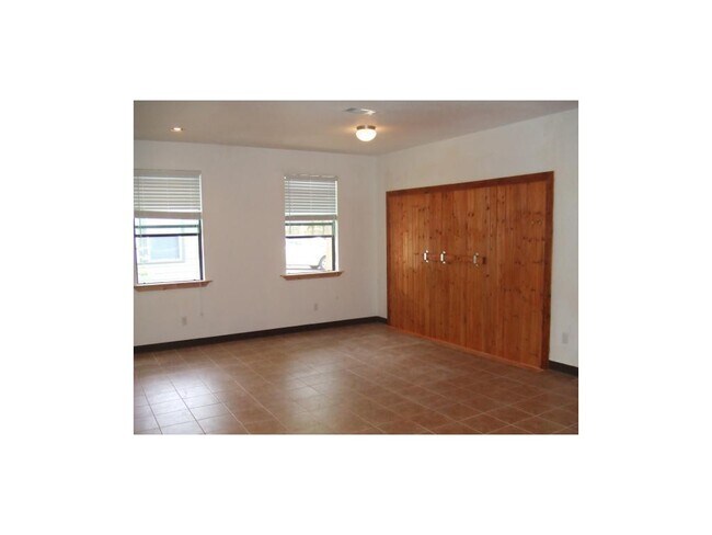 Photo - 407 W 35th St Unidad B