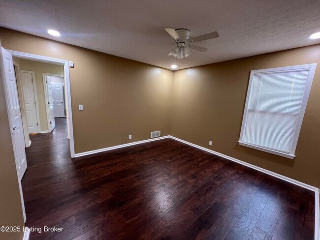 Photo - 4901 Hunters Point Cir