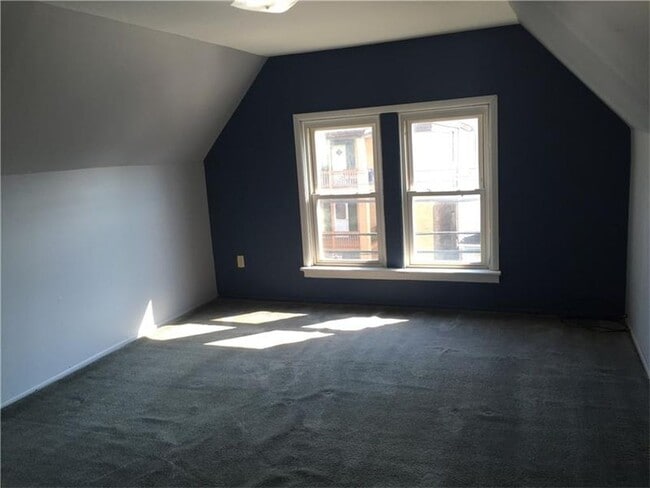 211 Bessemer Ave Unidad 2nd floor
