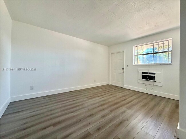 Building Photo - 3100 NW 135th St Unit 2