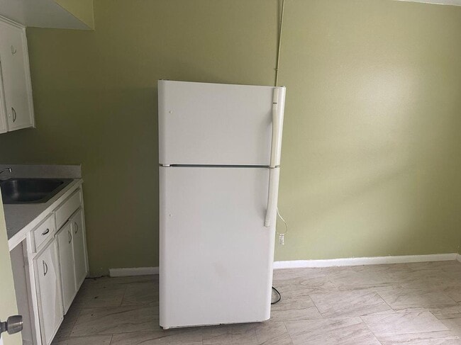 Photo - 214 N Chestnut Rd