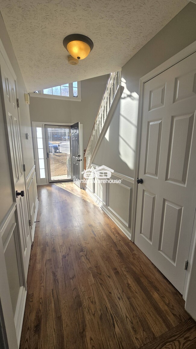 Photo - 852 Rockfount Way