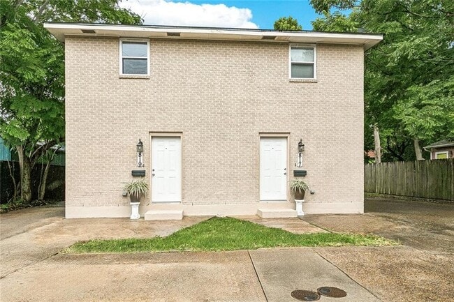 Photo - 817 Egania St