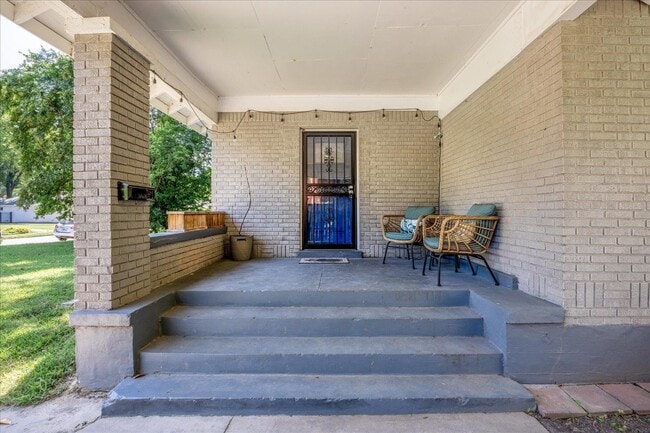 Photo - 729 N Willett St