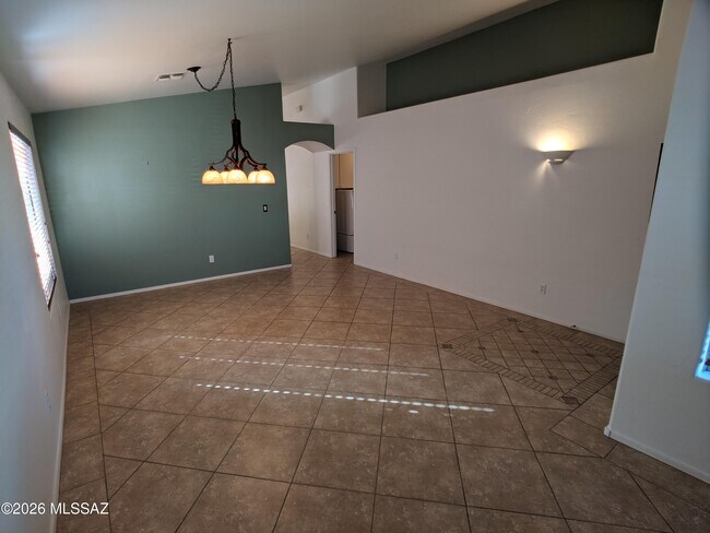 2414 E Skipping Rock Way