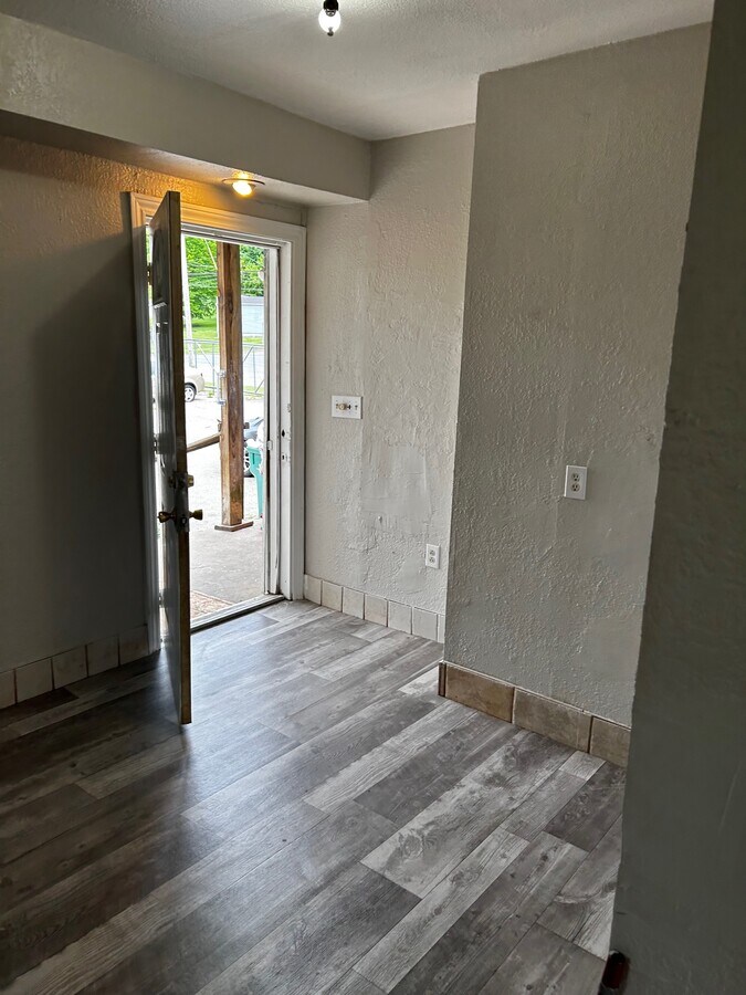 Photo - 100 Upton Ave Unidad A