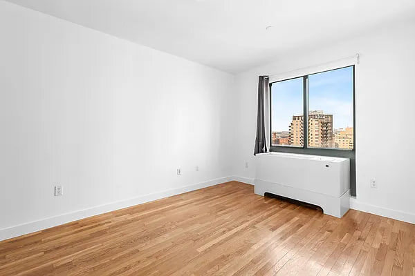 Photo - 42-35 Main St Unidad 12D