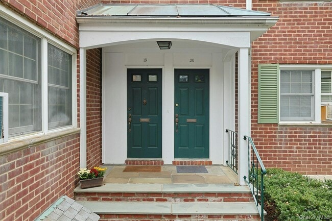 Photo - 580 Bedford Rd Unidad 20