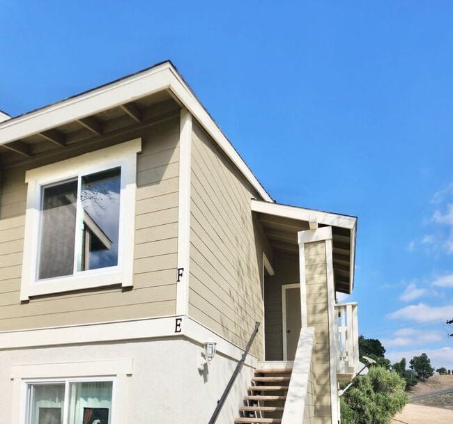 Building Photo - 26316 Los Viveros