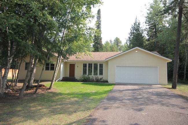 Building Photo - 3 Fairway Dr