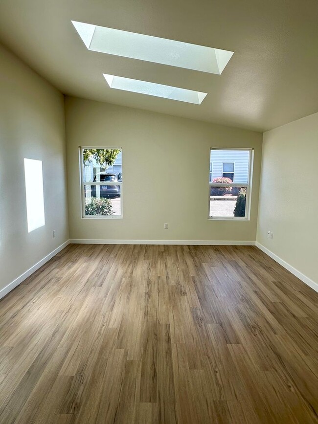 Photo - 843 Morse Ave SW