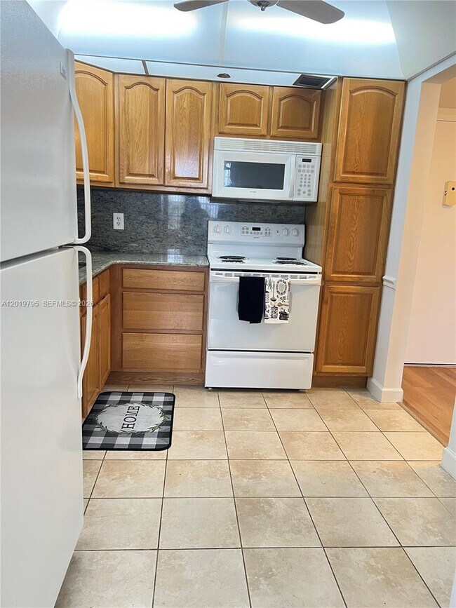 Photo - 1100 St Charles Pl Unidad 620