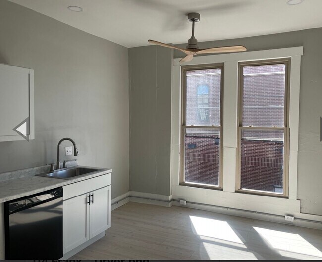 114 E Franklin St Unit 4