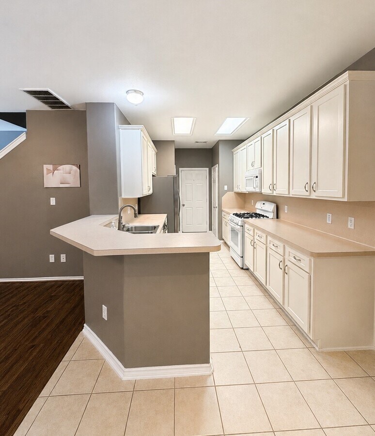 Photo - 16619 Newglen Ln