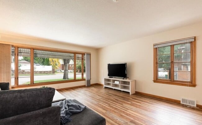 Photo - Spacious 4 bedroom 2 bathroom stand alone pet friendly home, with attached garage