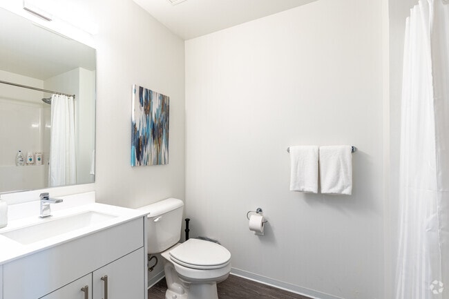 0BR, 1BA - 317SF - Bathroom