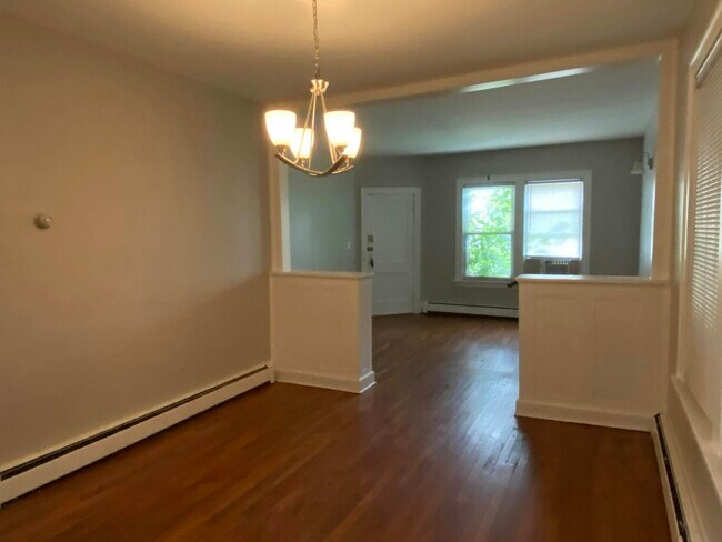 Photo - 1127 Beaconsfield Ave