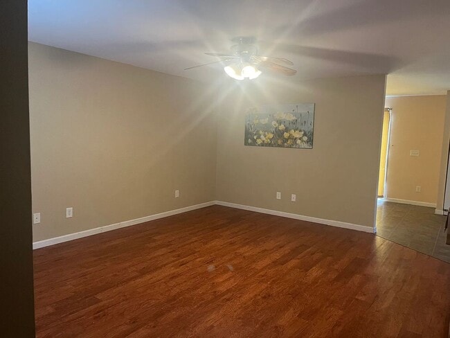 2324 Kirkgate Ln