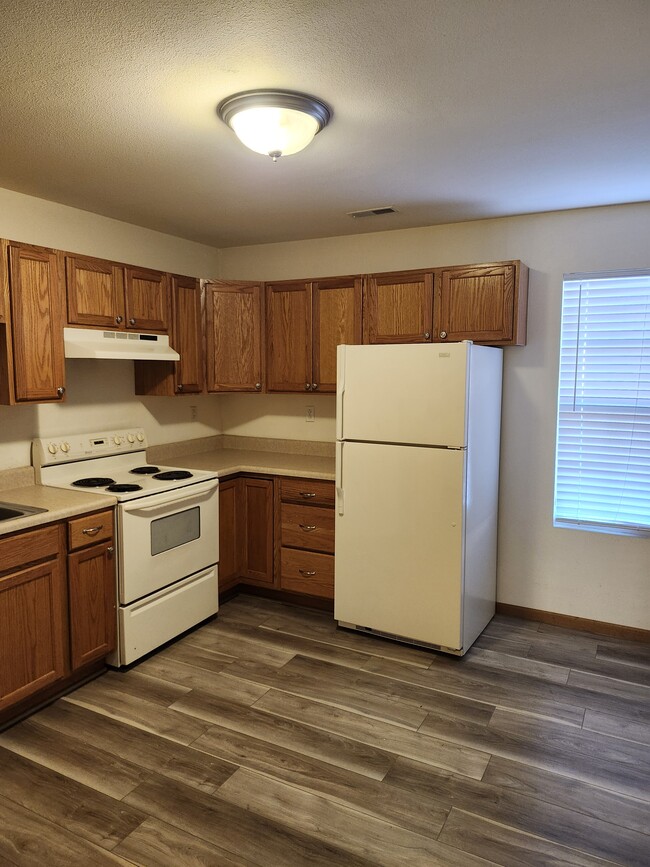 Photo - 28 Peartree Ln