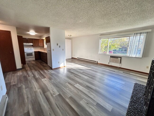 Photo - Spacious 2 Bed, 1 Bath on South Hill! Unidad 2331