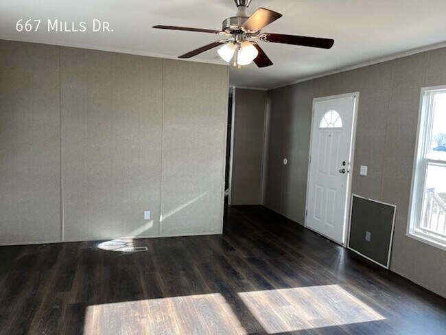 Photo - 667 W Mills Dr