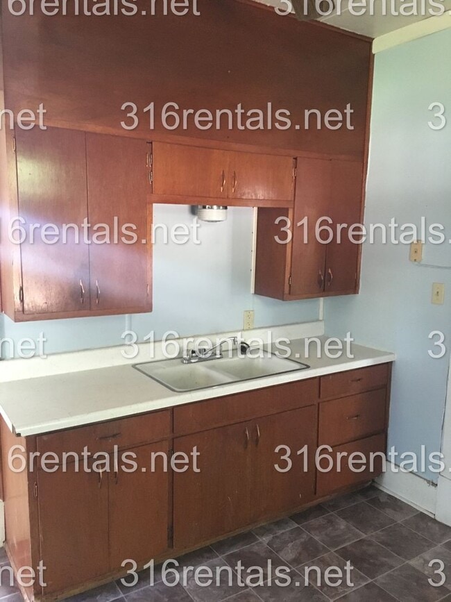 Building Photo - $799 - 2 bed 1 bath - Single Family Rental
