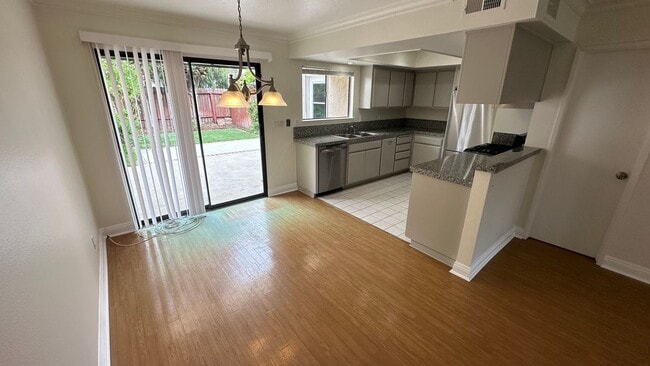 Photo - 2424 Santa Ana Ave