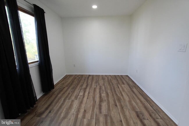 Photo - 912 Aspen Dr