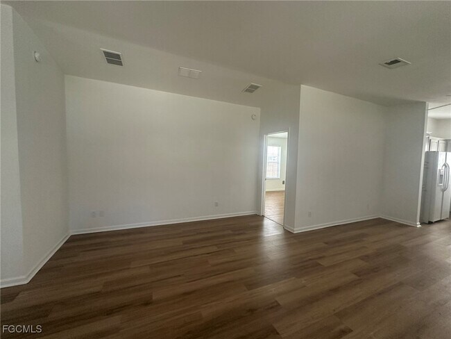 Photo - 121 NE 11th Pl House