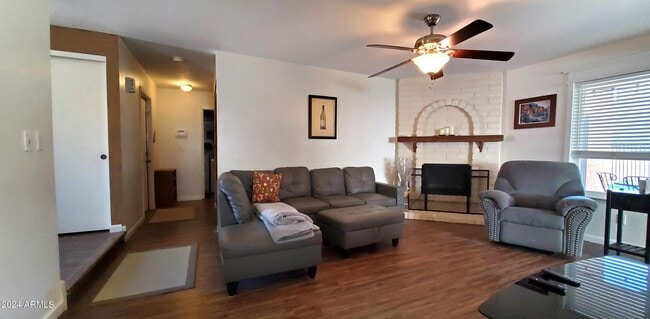 Photo - 2137 E Evans Dr