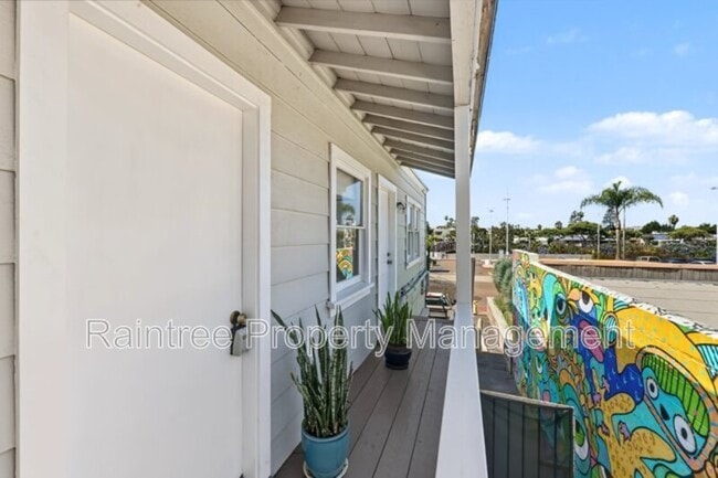 146 N Cedros Ave