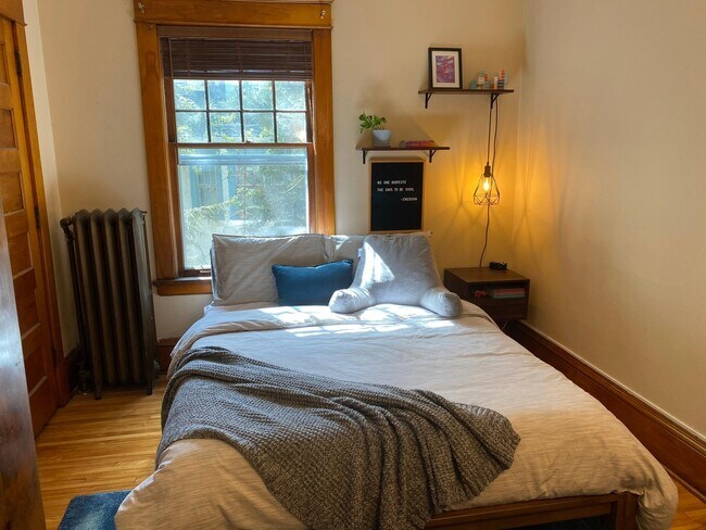 Photo - 1879 Portland Ave